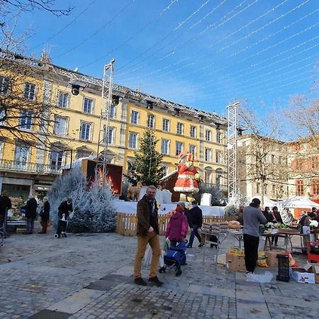 Studio Tres Spacieux Avec Cour, En Plein Coeur De Ville ! Carcassonne Exteriör bild