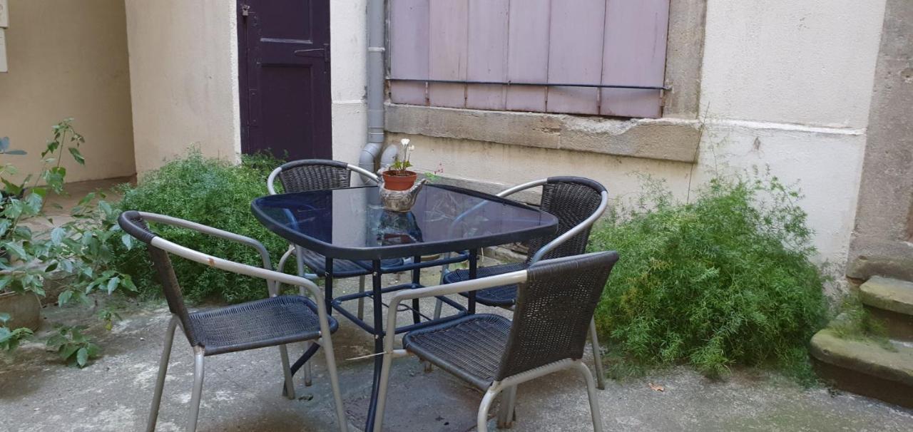 Studio Tres Spacieux Avec Cour, En Plein Coeur De Ville ! Carcassonne Exteriör bild