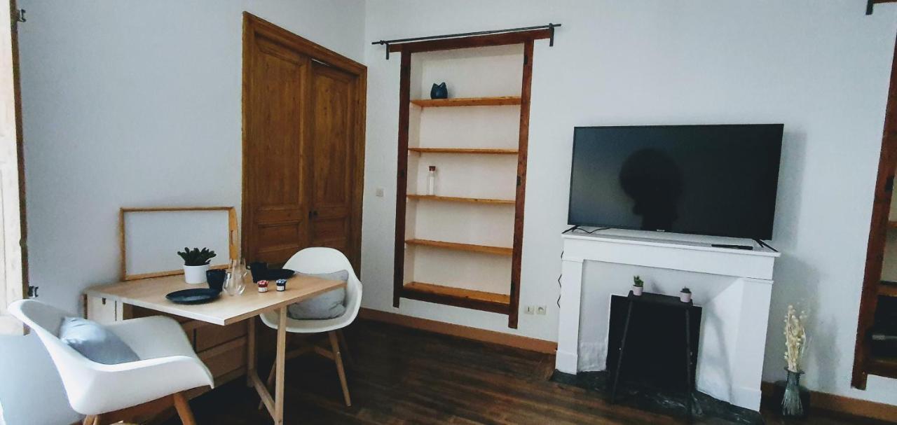 Studio Tres Spacieux Avec Cour, En Plein Coeur De Ville ! Carcassonne Exteriör bild