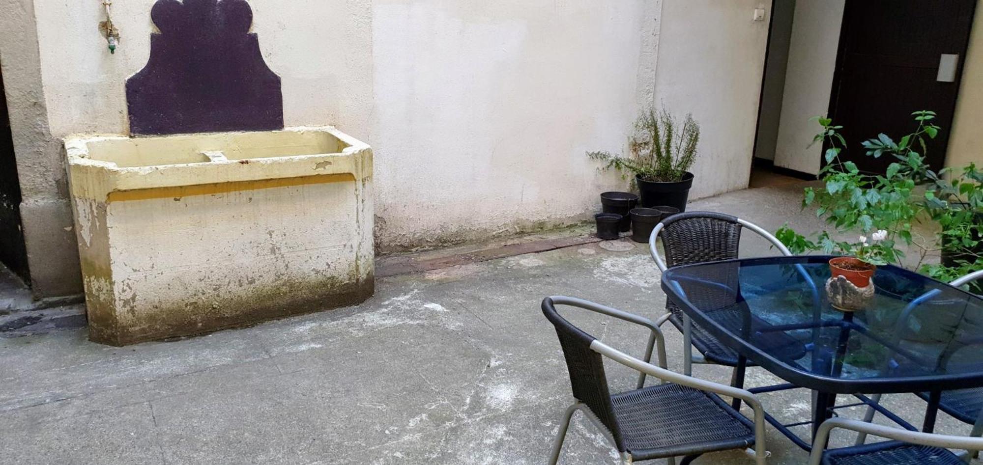 Studio Tres Spacieux Avec Cour, En Plein Coeur De Ville ! Carcassonne Exteriör bild