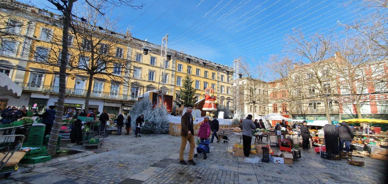 Studio Tres Spacieux Avec Cour, En Plein Coeur De Ville ! Carcassonne Exteriör bild